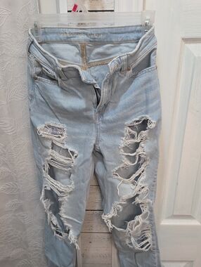 American Eagle Outfitters Light Wash Distressed Boyfriend Jeans